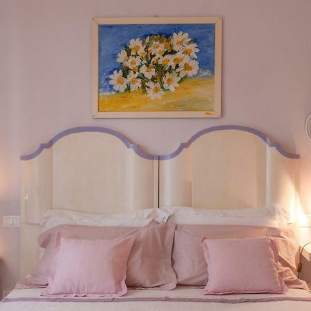 Tre Civette Sul Como Bed and Breakfast Marina di Massa Buitenkant foto