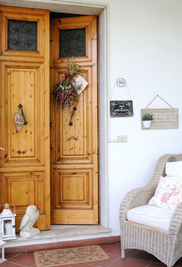 Tre Civette Sul Como Bed and Breakfast Marina di Massa Buitenkant foto