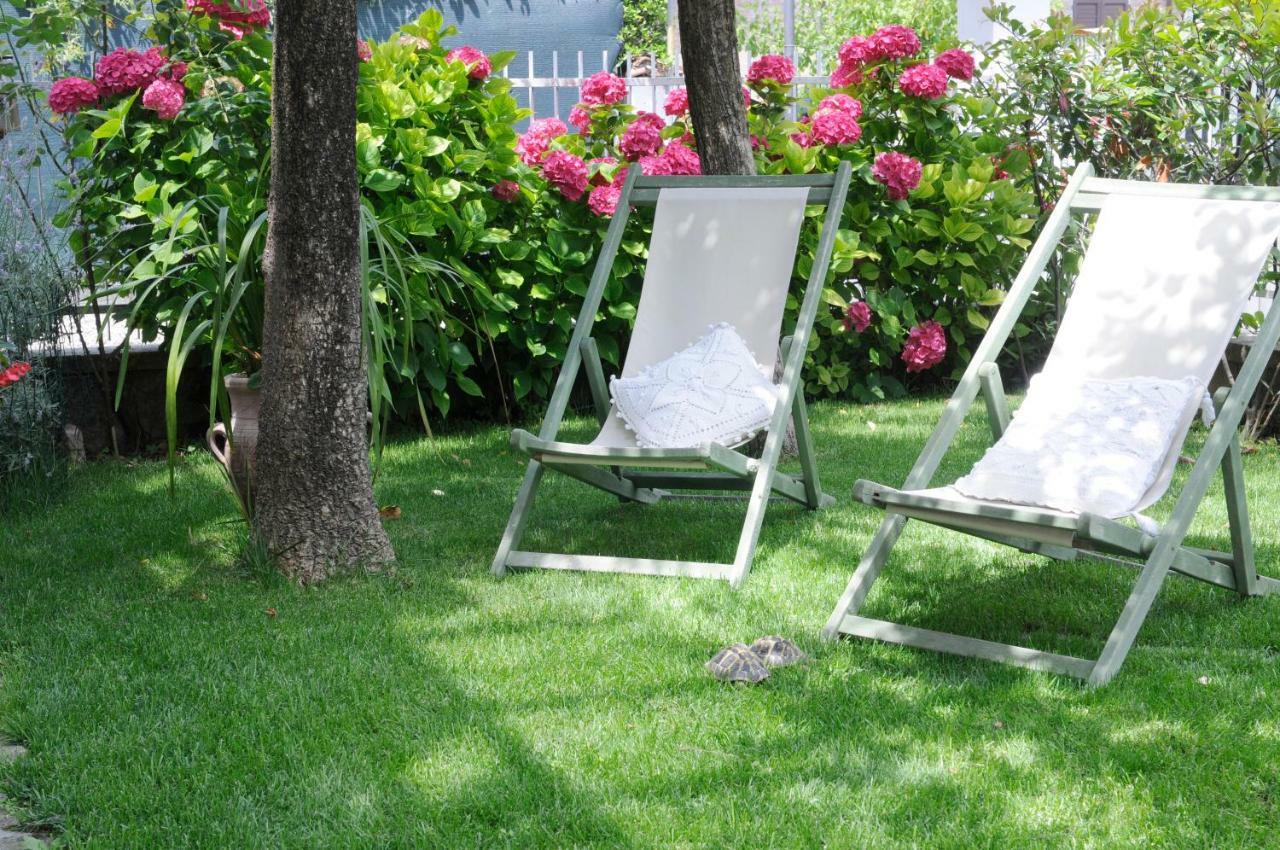 Tre Civette Sul Como Bed and Breakfast Marina di Massa Buitenkant foto