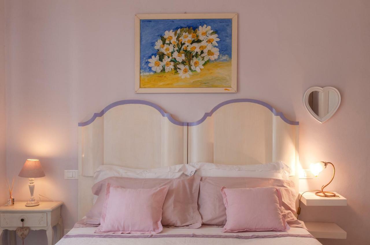 Tre Civette Sul Como Bed and Breakfast Marina di Massa Buitenkant foto