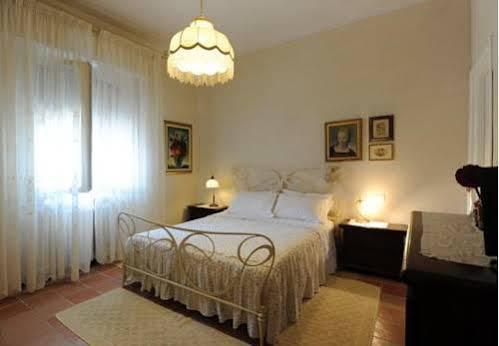 Tre Civette Sul Como Bed and Breakfast Marina di Massa Buitenkant foto