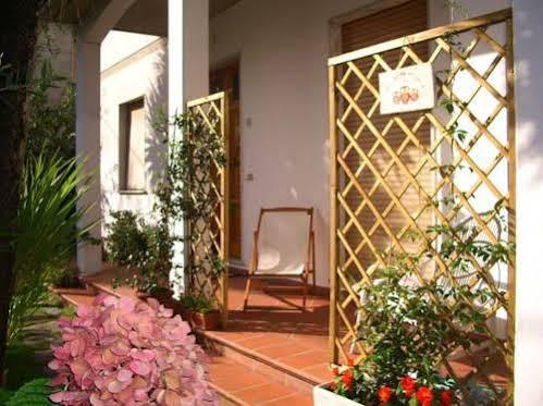 Tre Civette Sul Como Bed and Breakfast Marina di Massa Buitenkant foto